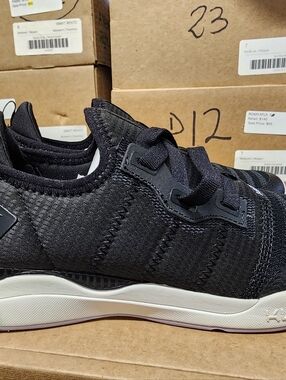 KURU Stride Move Jet Black And Light Lilac Sneakers.